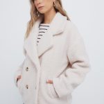 Abrigo borreguito doble abotonadura | Ofertas en abrigos y parkas de mujer | Fifty Outlet