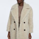 Stradivarius tiene el abrigo de borreguito para chicas boho