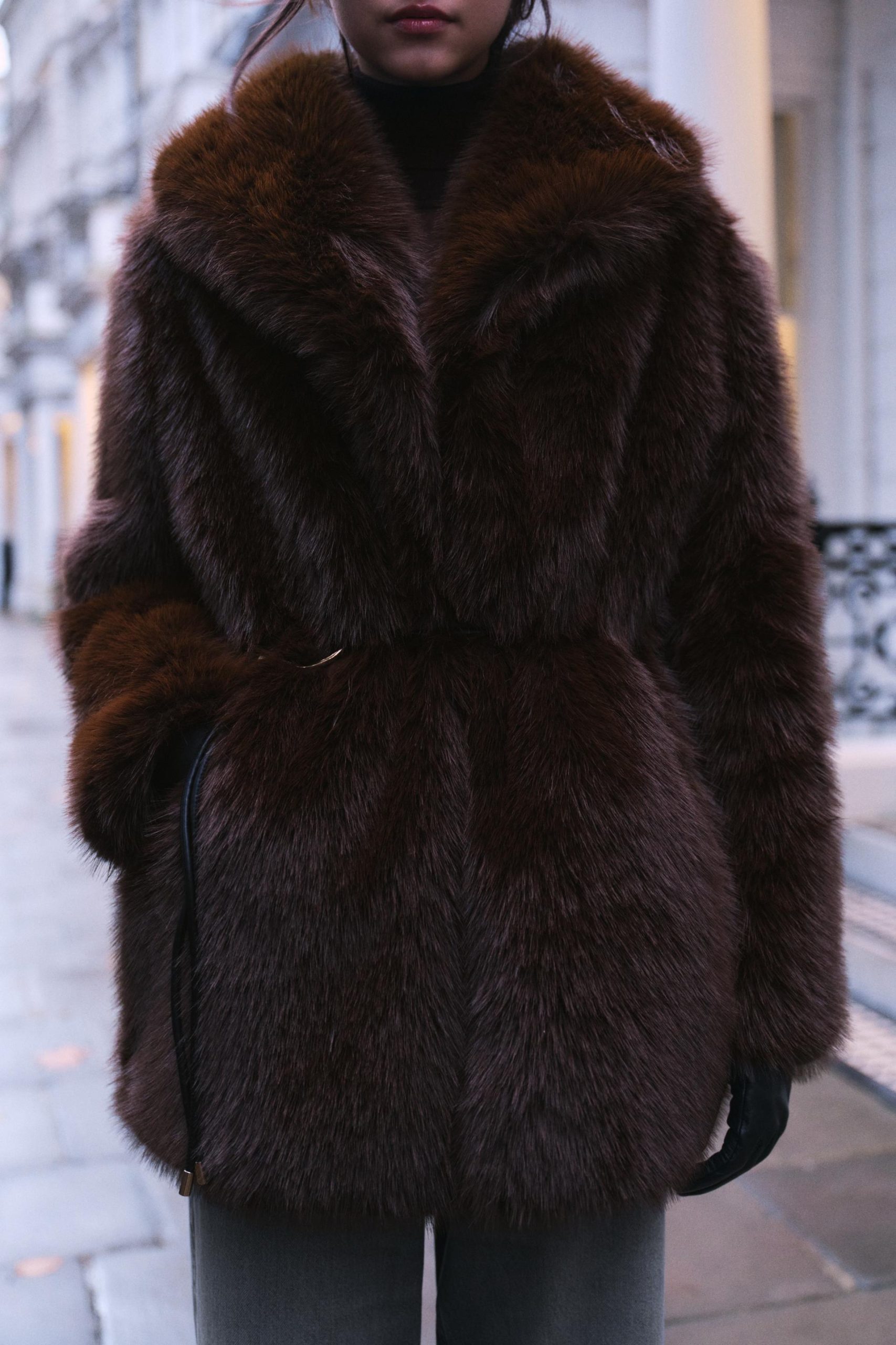 abrigo-de-pelo-194zkx-1.jpg El abrigo de pelo con cinturón de Zara para regalo de Navidad - Imagen 1