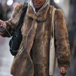 Según el street style parisino el abrigo de pelo de toda la vida es tendencia: 5 modelos elegantes, calentitos y rebajados