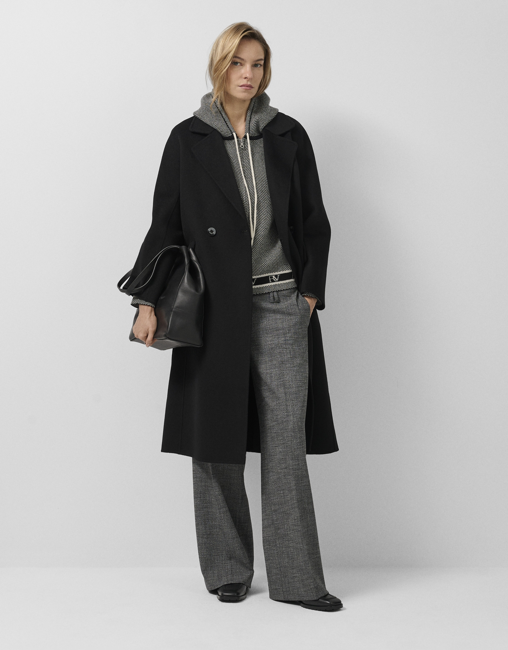 abrigo-doble-faz-390pfq-1.jpg Abrigo largo oversize doble faz negro Mujer | Roberto Verino - Imagen 1