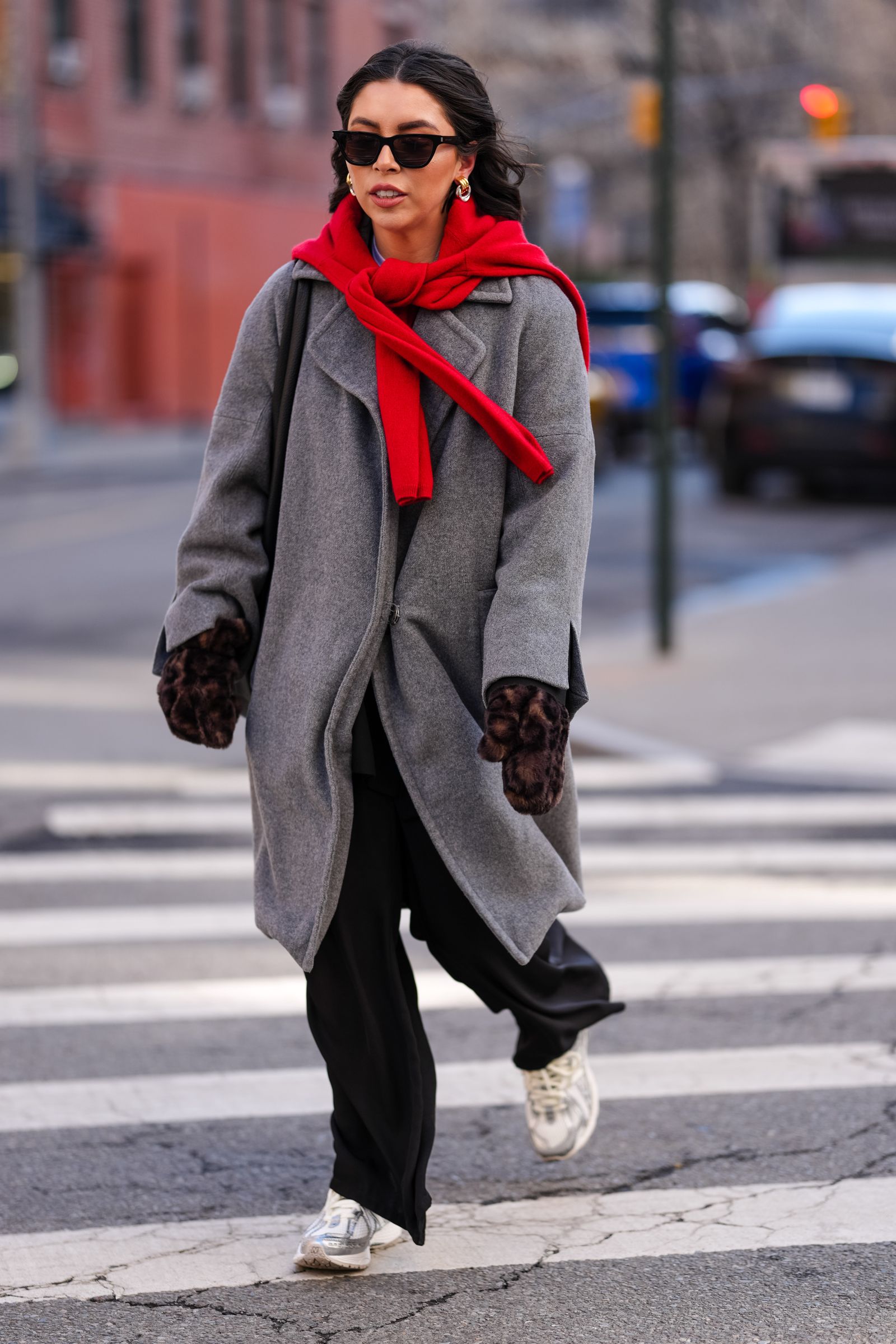 abrigo-gris-270qli-1.jpg Estaba aburrida del abrigo gris hasta que decidí poner en práctica estas 5 ideas del street style | Vogue España - Imagen 1