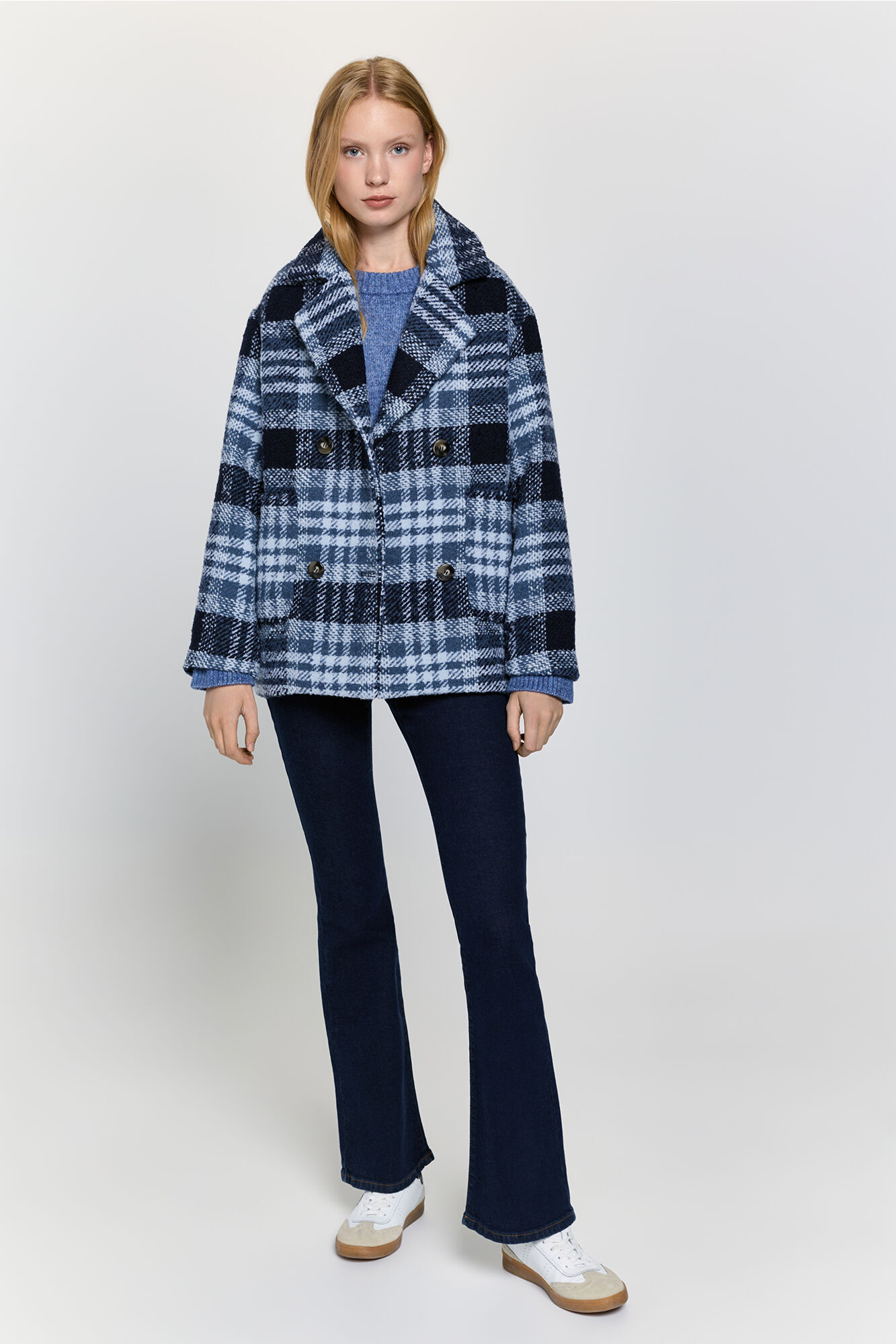 abrigo-invierno-mujer-525nja-1.jpg Abrigo corto de cuadros | Ofertas en abrigos y parkas de mujer | Fifty Outlet - Imagen 1