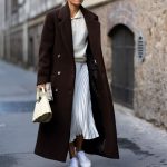 El abrigo marrón es el que más se lleva esta temporada (y estos son nuestros favoritos) | Vogue España