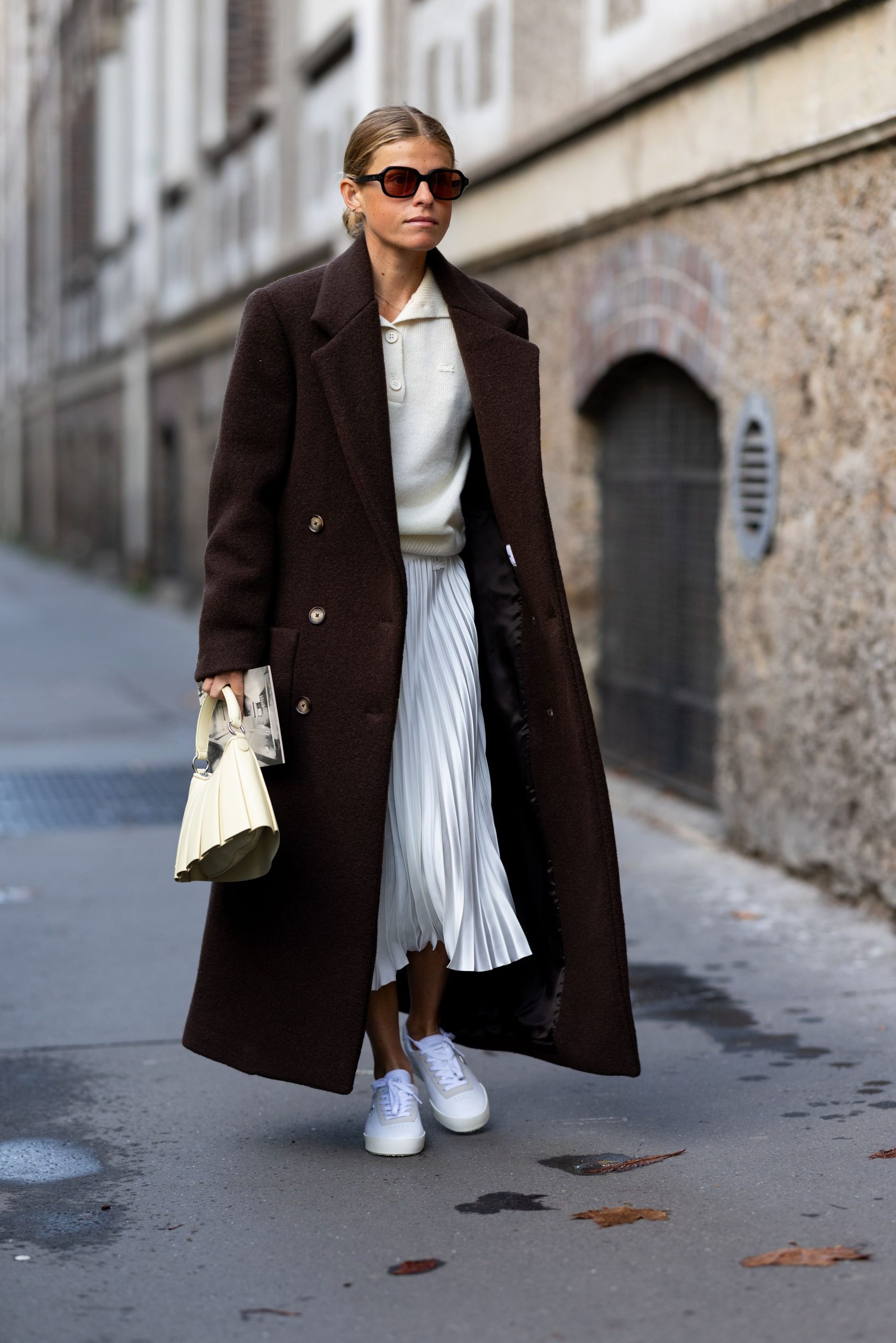 abrigo-marron-mujer-427wvz-1.jpg El abrigo marrón es el que más se lleva esta temporada (y estos son nuestros favoritos) | Vogue España - Imagen 1