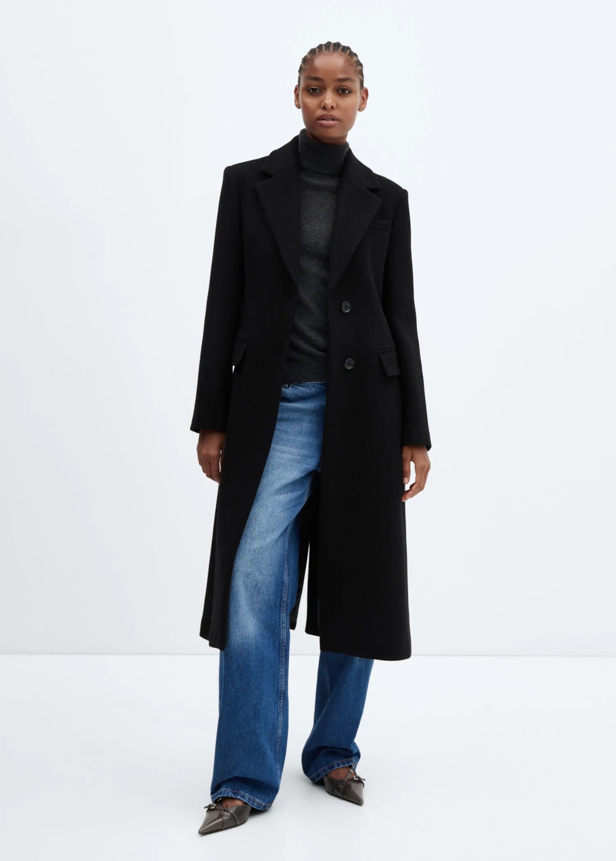 abrigos-mango-672wsz-1.jpg Cuáles son los abrigos negros de Mango que te darán un plus de estilo | Moda - Imagen 1