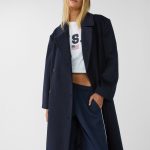 El abrigo de Stradivarius que las expertas en moda agotarán en tiempo récord porque es elegante, inspira lujo silencioso y combina con los looks de otoño