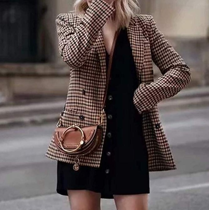 blazer-cuadros-143eyz-1.jpg Blazer de cuadros: combínalo como María Pombo para dar un toque chic a tus looks | BelAir Magazine - Imagen 1