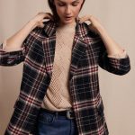 Americana cuadros con tachas | Ofertas en blazer y americanas de mujer | Fifty Outlet