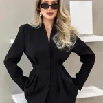 Blazer negro de mujer Hourglass Tailored Chaqueta de botonadura sencilla con hombros estructurados y cintura ceñida Ropa de trabajo informal Corporate Core 2026 Milanoo.com
