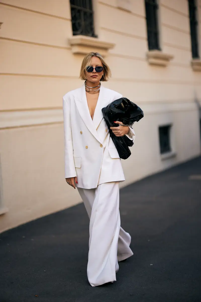 blazer-oversize-mujer-371tbf.webp Cómo combinar una blazer oversize para vestir cómoda y elegante: 10 looks fáciles de copiar a cualquier edad - Imagen 1