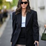 La americana negra 'oversize': si la eliges bien, será una prenda eterna en tu armario | Vogue España