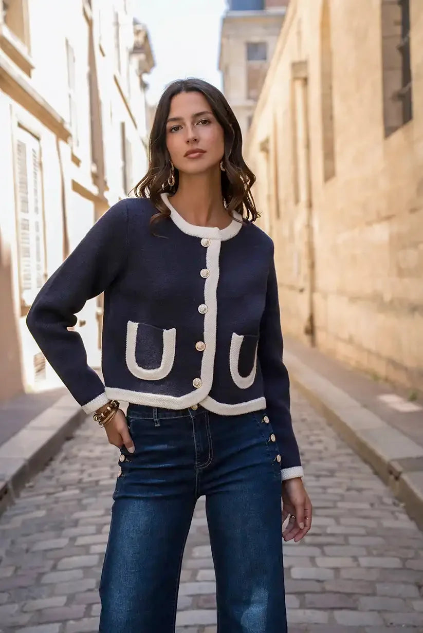 chaqueta-azul-marino-mujer-499oja-1.jpg Chaqueta Azul Marino Mujer con Ribete Beige y Botones Dorados - Imagen 1