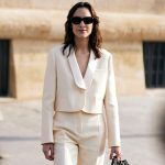 La blazer blanca es la única chaqueta que necesitas en verano | Mujerhoy