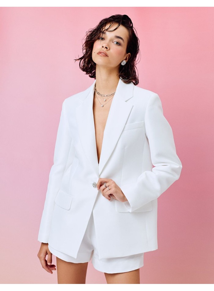 chaqueta-blanca-470nwn-1.jpg Chaqueta estilo blazer blanca con solapas y botón joya | INVITADISIMA - Imagen 1