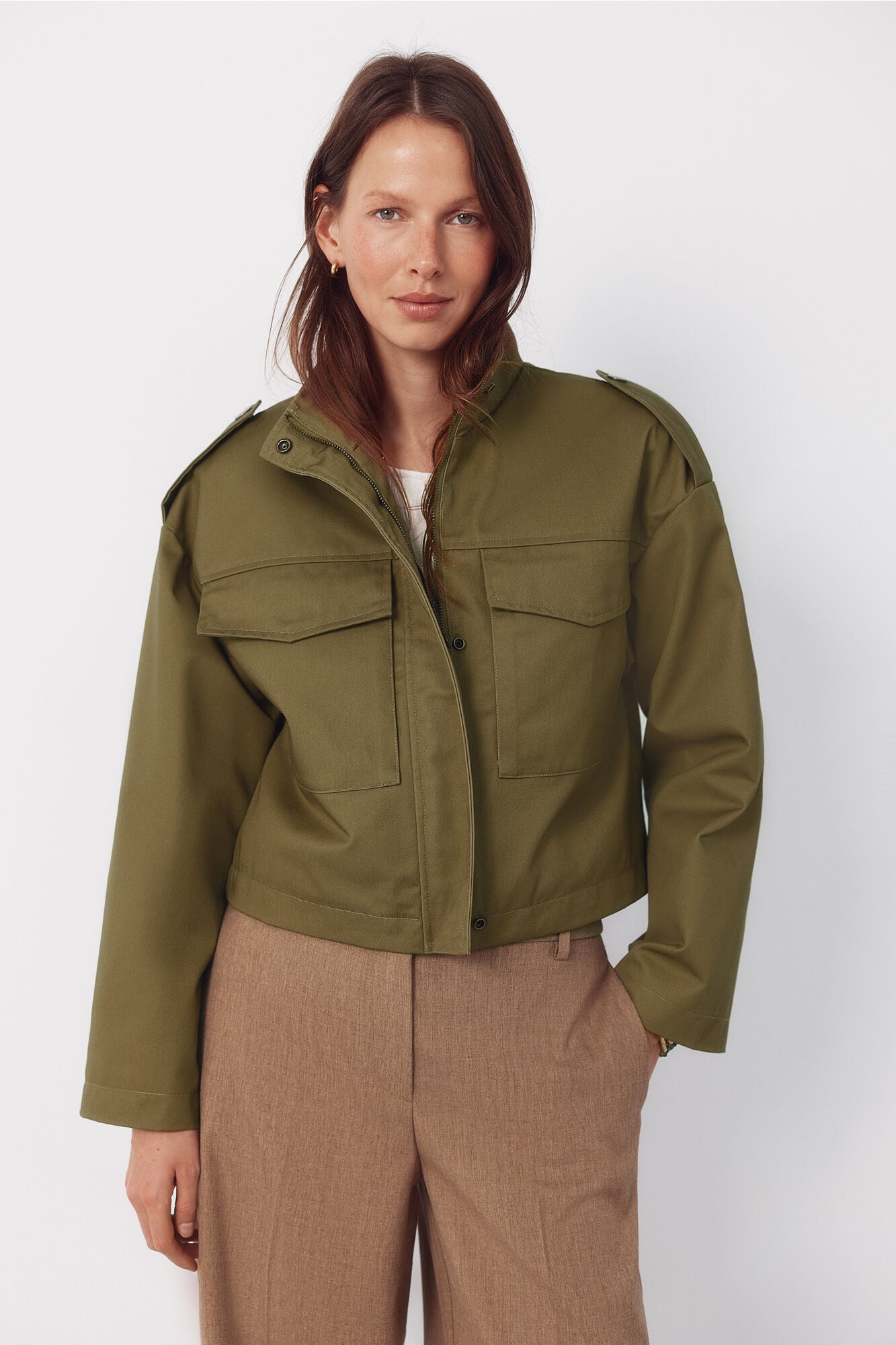 chaqueta-corta-mujer-779zmu-1.jpg Cazadora corta con bolsillos | Chaquetas de Mujer | Pedro del Hierro - Imagen 1