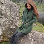 Chaqueta larga de punto con borde acanalado para mujer con bolsillos 100 % lana de cordero suave y nueva Verde musgo Muy cálida y gruesa HECHA A MANO EN IRLANDA Etsy España