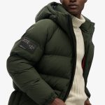 Hombre Parka Larga XPD Acolchada en verde aceituna surplus goods | Superdry ES