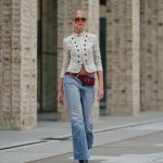 Chaquetas militares: la prenda exterior que nos fascinará este otoño invierno 2025/26 al igual que lo hacía en 2010 | Vogue España