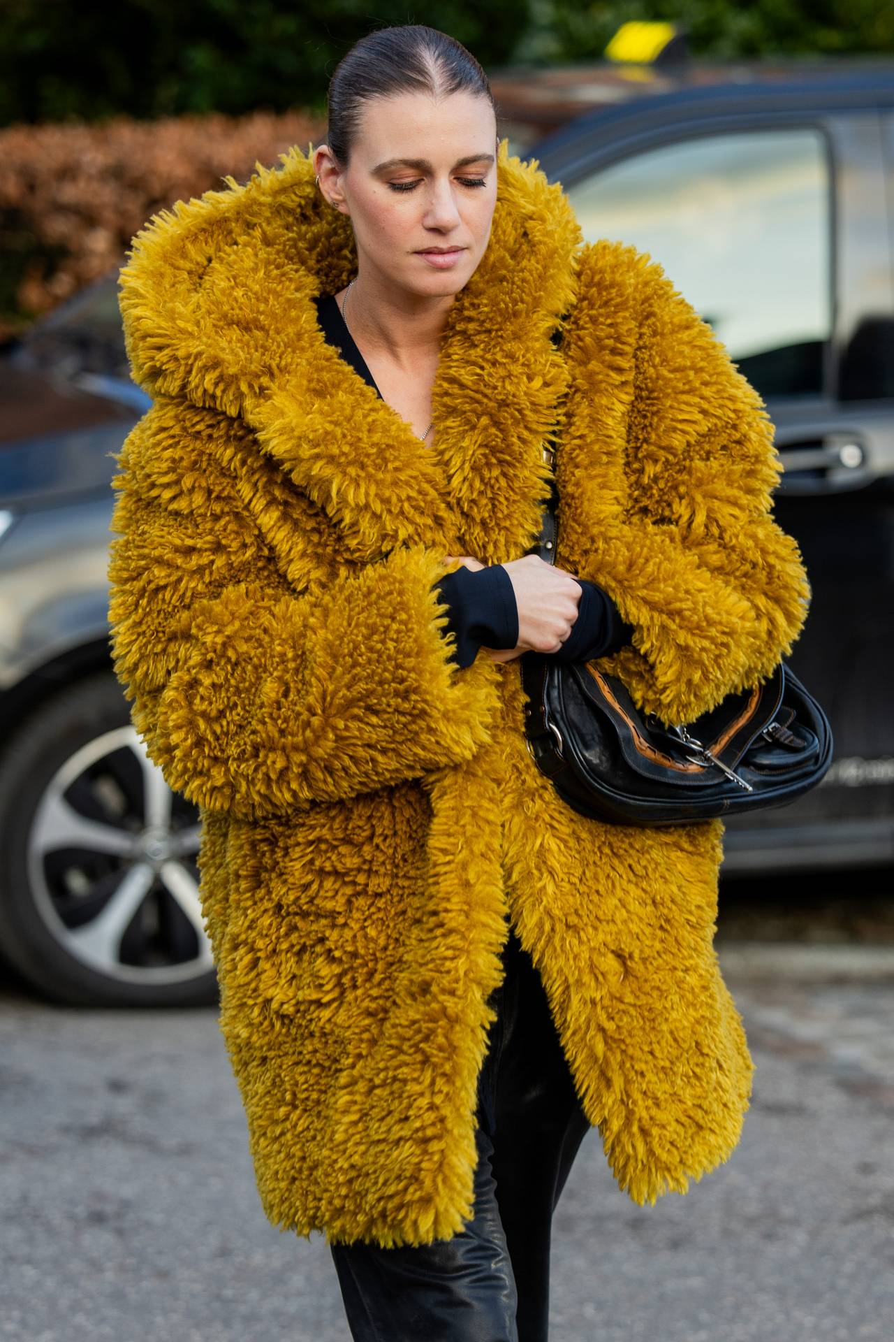 chaqueta-pelo-647nxg-1.jpg 15 abrigos efecto pelo sin los que no podrás vivir este invierno - Imagen 1