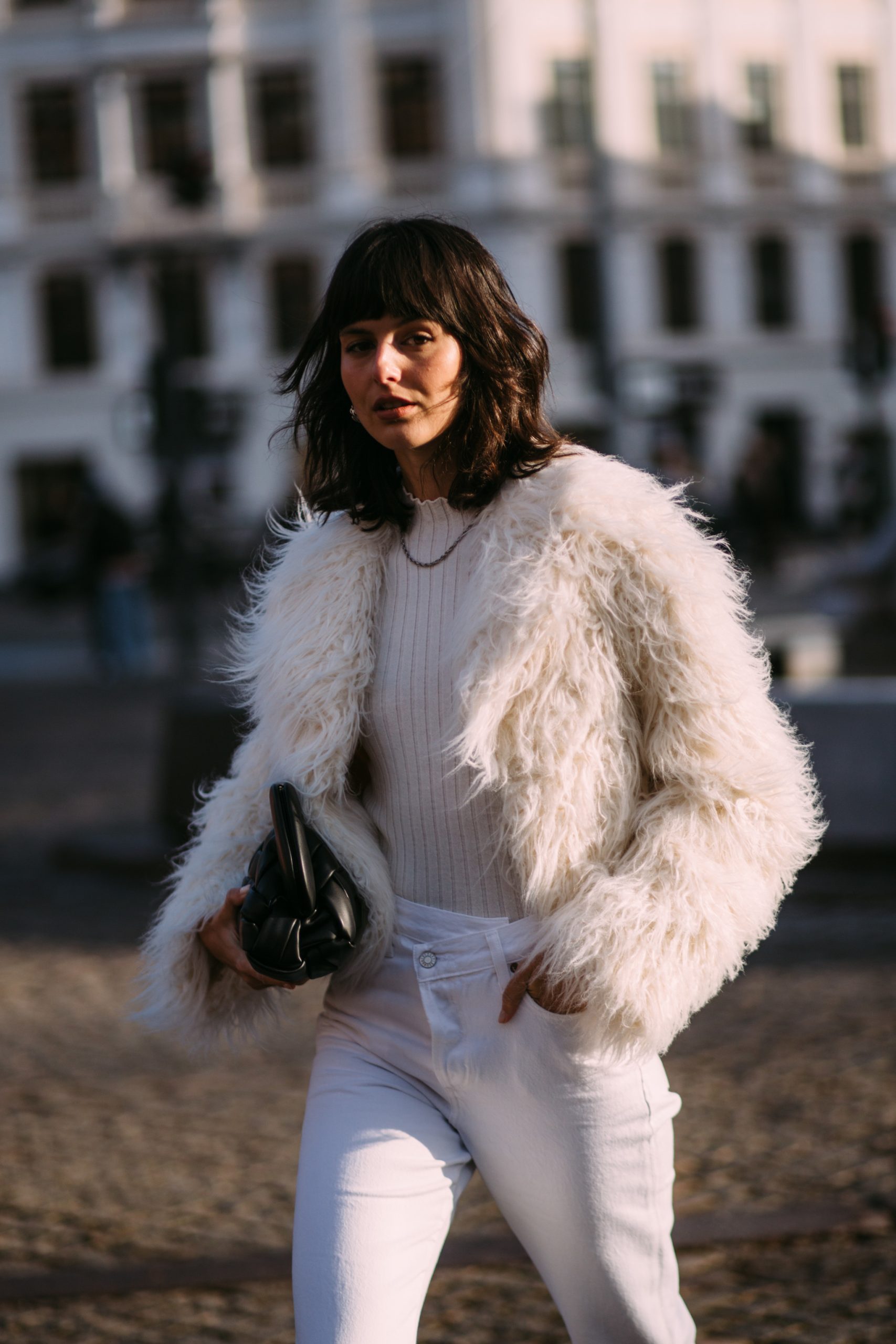 chaqueta-pelo-mujer-265ytd-1.jpg La chaqueta y abrigo de pelo, la pieza clave de tus looks diarios y de invitada | Telva.com - Imagen 1
