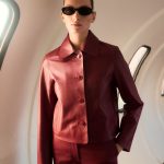 La preciosa chaqueta roja de piel de Mango estilo vintage que arrasa entre las más estilosas