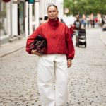 Chaqueta roja: así es la prenda más buscada del otoño por las españolas que tienen en Zara y Mango