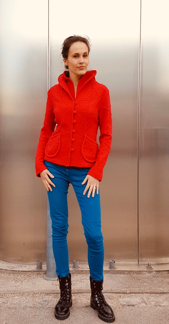 chaqueta-roja-mujer-840yml-1.jpg Chaqueta roja de mujer Abrigo carmesí para ella Ropa exterior roja atrevida Blazer de mujer escarlata Abrigo de invierno rojo vibrante Chaqueta elegante Etsy España - Imagen 1
