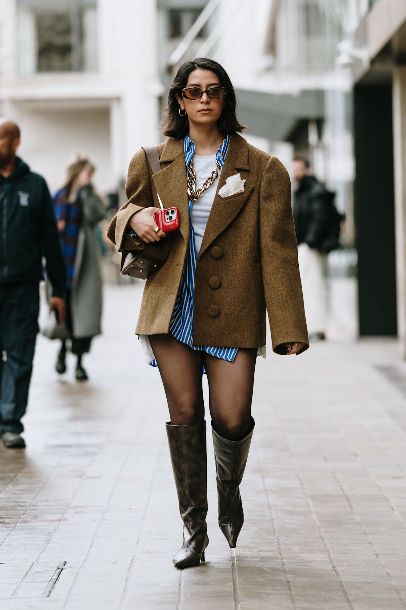 chaquetas-de-invierno-mujer-210kyd-1.jpg 5 chaquetas de entretiempo que llevarás en otoño invierno 2025/2026 (más allá del blazer) | Vogue España - Imagen 1