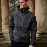 Hombre Chaqueta impermeable en grafito azul | Superdry ES