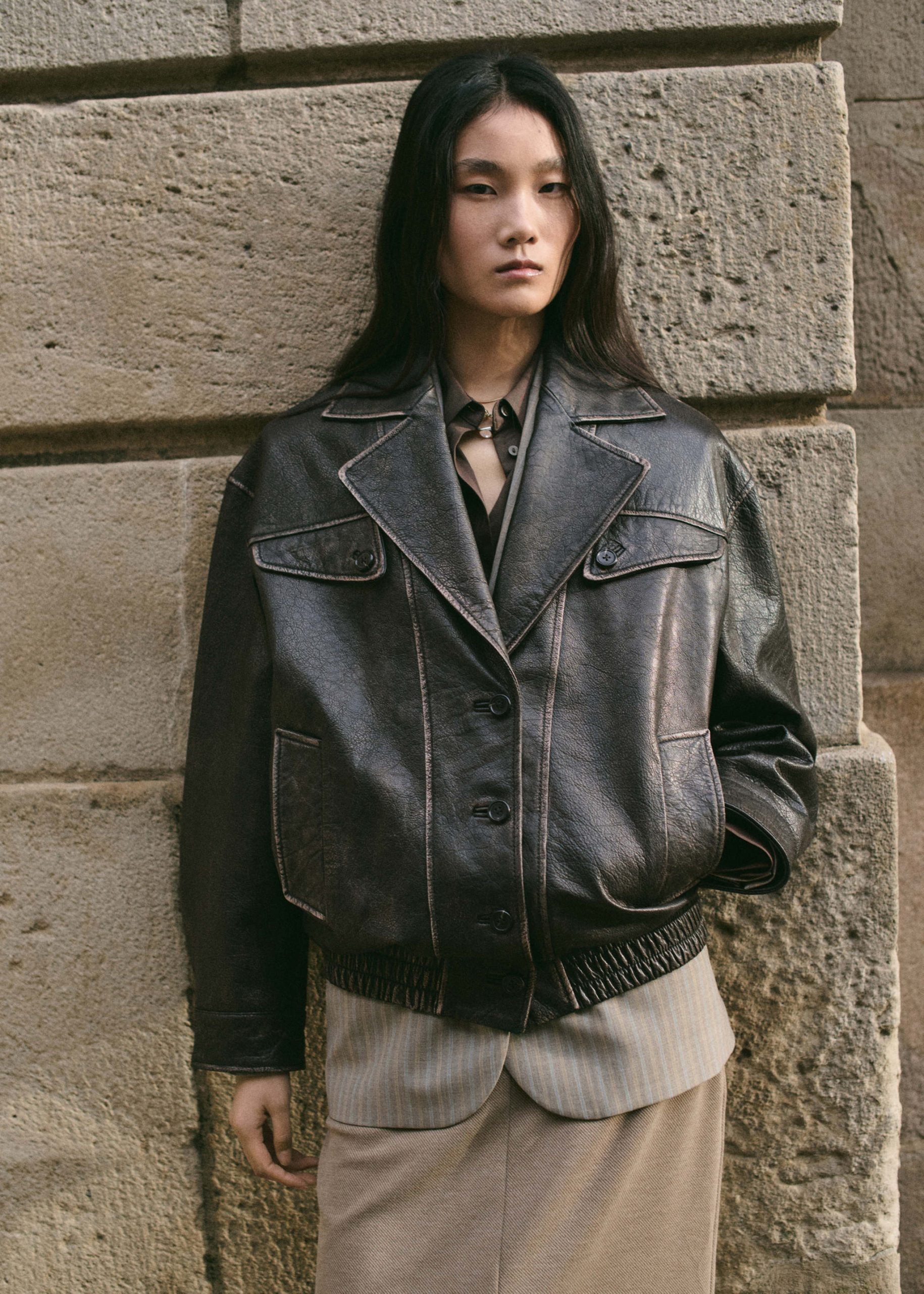 chaquetas-mujer-mango-735njn-1.jpg Chaqueta piel oversize solapas Mujer | MANGO España (Península y Baleares) - Imagen 1