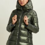Plumífero brillante para mujer con capucha protectora y cordón de ajuste Rosin V143 / Small
